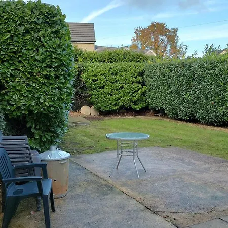 6 Bedroom Spacious Villa, Free Parking Byfleet Exterior photo