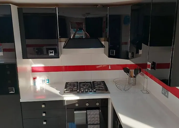 6 Bedroom Spacious Villa, Free Parking