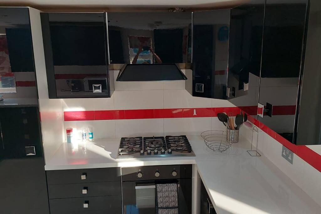 6 Bedroom Spacious Villa, Free Parking